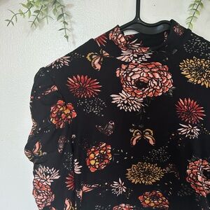 NWT No Comment NY LA  Floral Black crop top size small